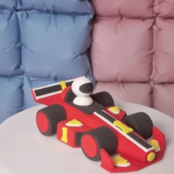 Figur aus Fondant - rotes Rennauto