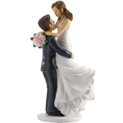 Tortenfigur Hochzeit - Bräutigam trägt Braut